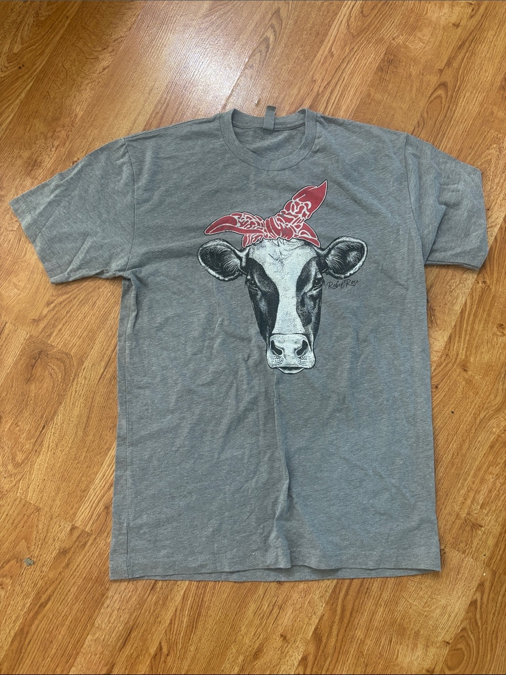 Gray Short Sleeve Graphic Tee with Red Bandana Cow Design